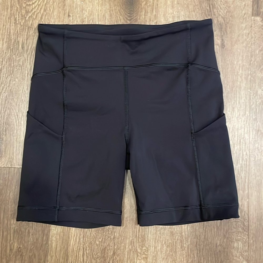 Lululemon shorts with pockets